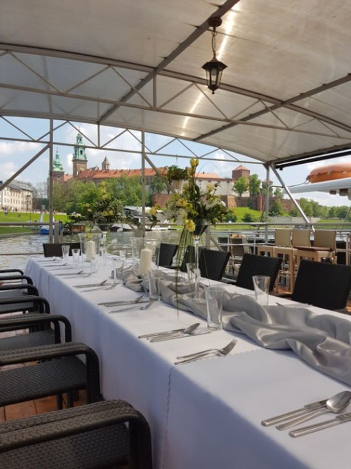 Przystań Restauracja „Wiślany Ogród” z menu polskim i śródziemnomorskim, także dla grup zorganizowanych